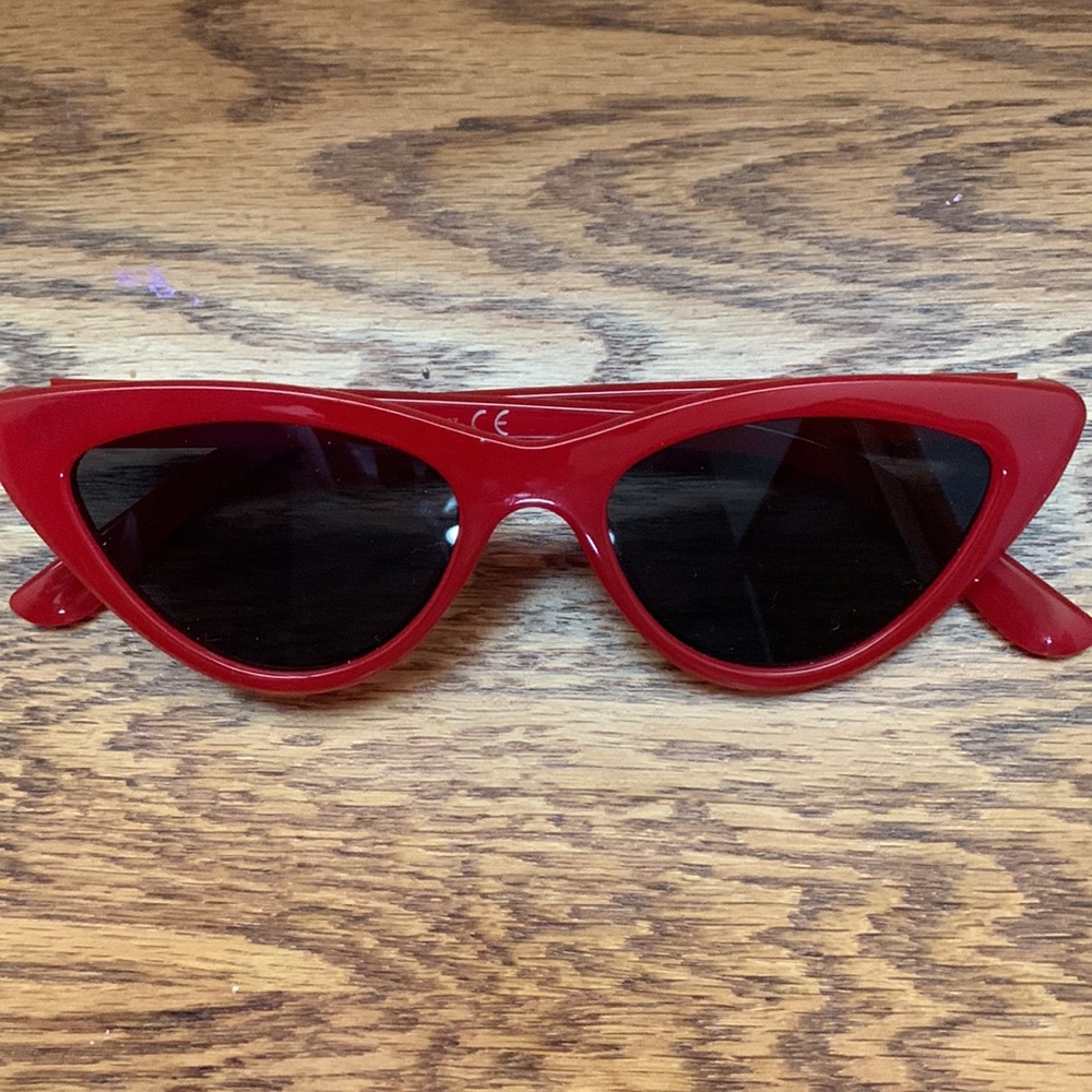 American Eagle Red Cat Eye Sunglasses - Picture 2 of 4